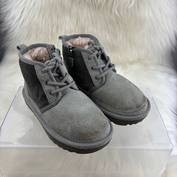 UGG CHUNKKA Kids Charcoal Suede Boots - Picture 1 of 9